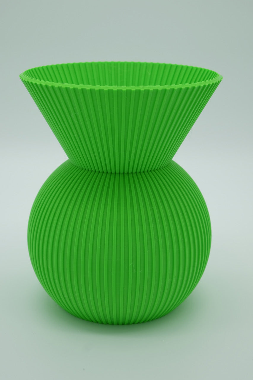 Vase Flowa – Organische Kugelform mit weit geöffnetem Kelch